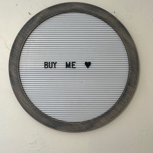 Round letter board! With white and black letters!